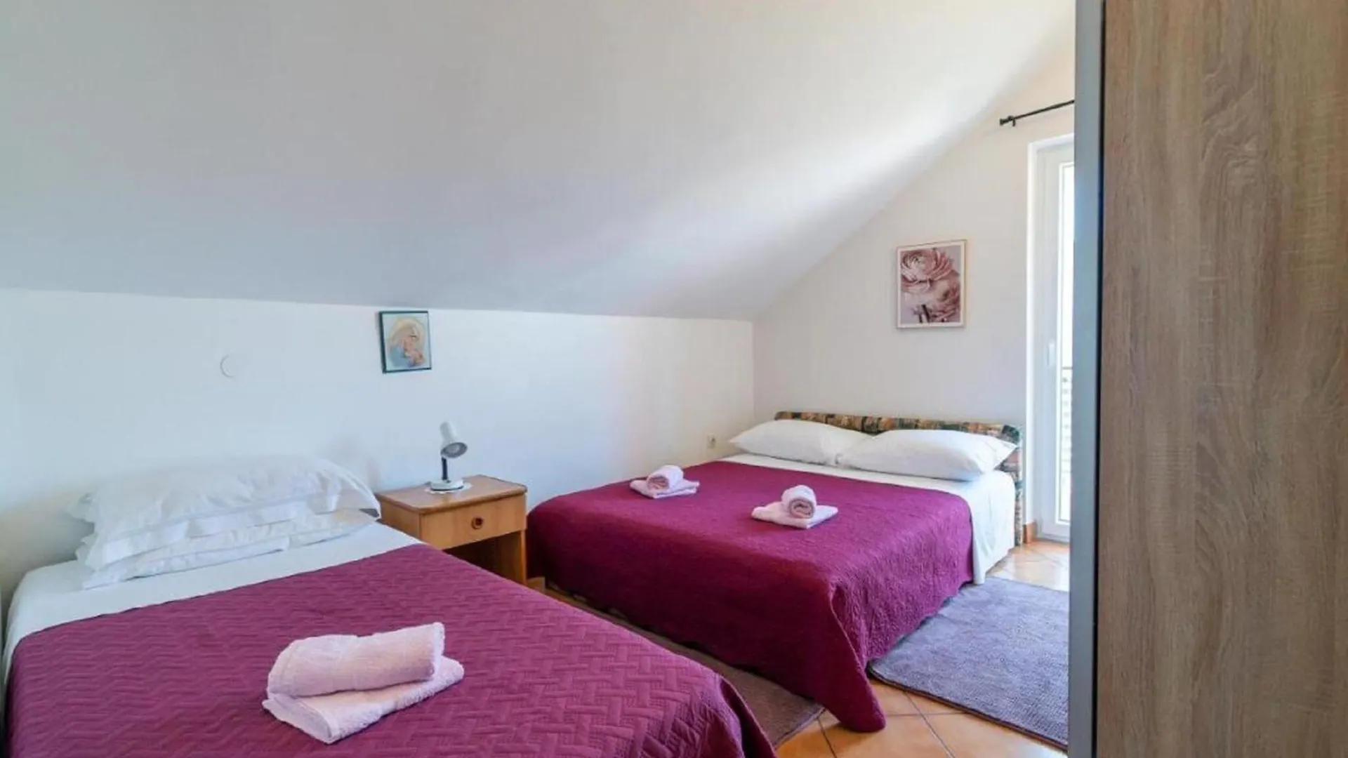 Comfortable Apartment With Balcony In A Quiet Area  Petrcane