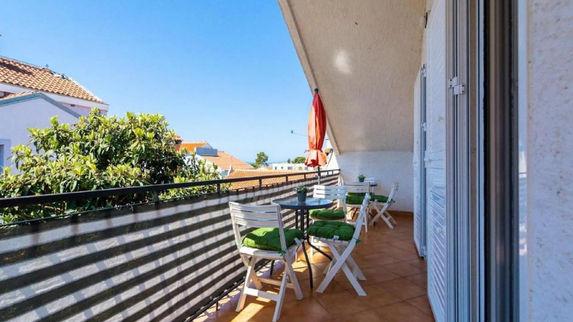 Comfortable Apartment With Balcony In A Quiet Area Petrcane